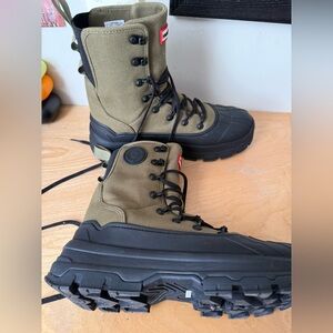 Hunter Women's Olive and Black Winter Boots